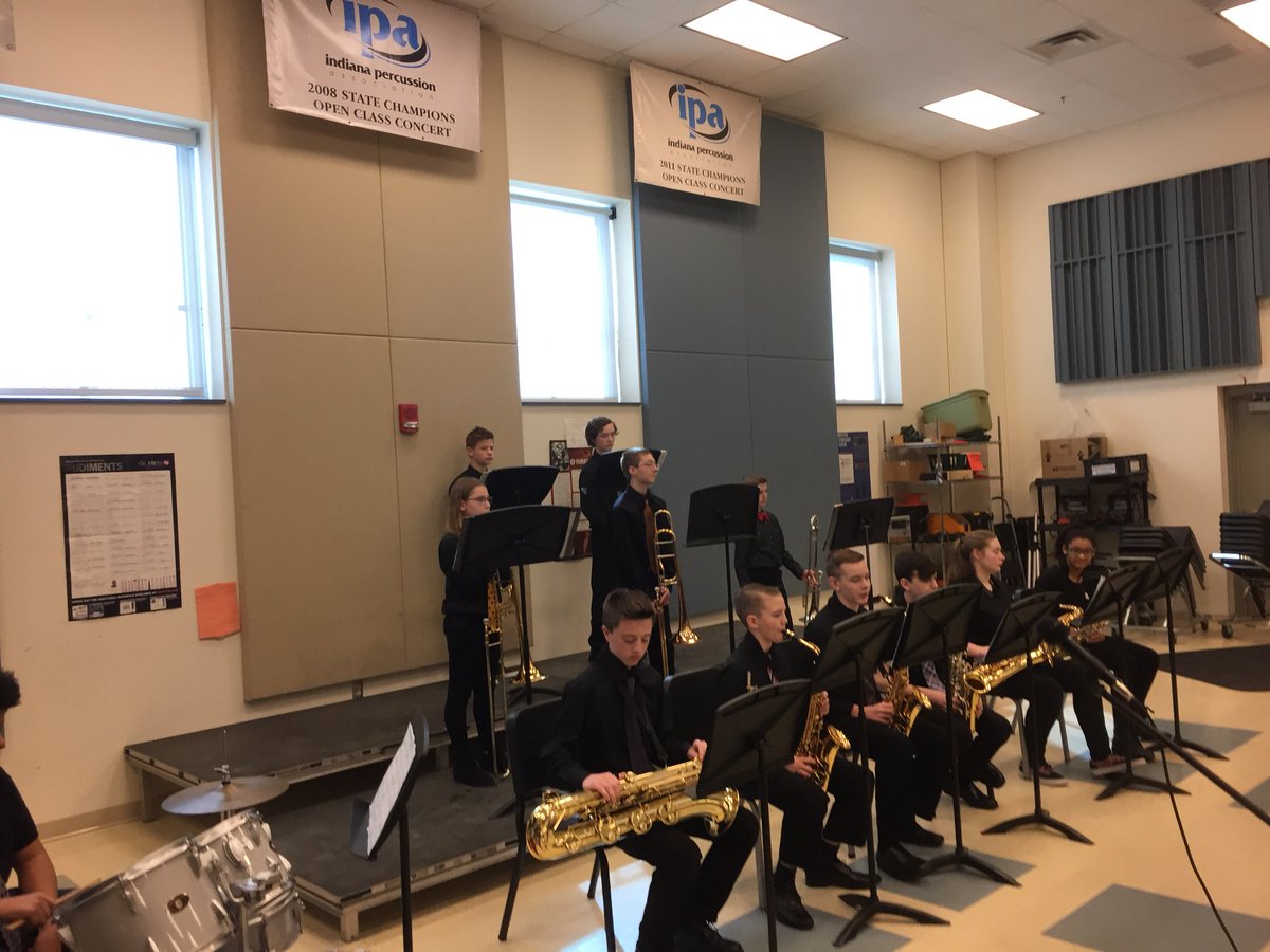 NPJHbands's tweet photo. GOLD for the DCMS Jazz Band at #ISSMAJazz Really great performance from some really great kids! @SouthernHancock @JamesRVoelz1 #newpalproud #jazz #proudbanddirector https://t.co/2Ym722u8XB
