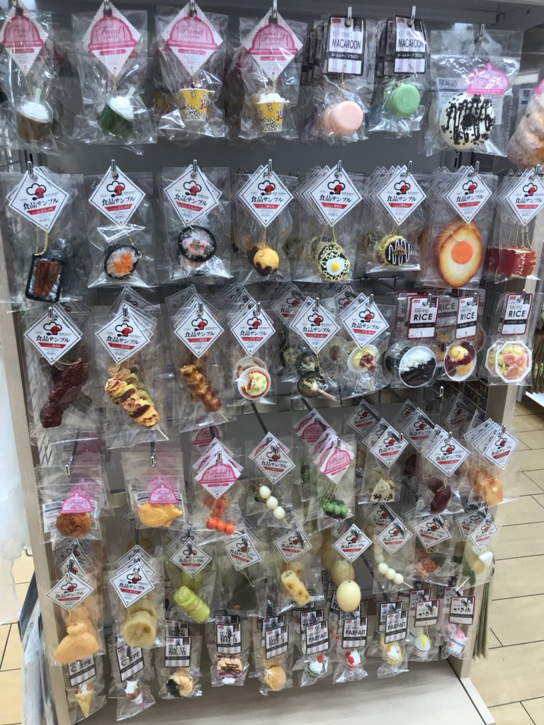 きりや V Twitter 日本橋 大阪 のダイソーの フェイクフードキーホルダーの品揃えがすごい良かった 食品サンプルって見てるだけでも楽しい ๑ ๑