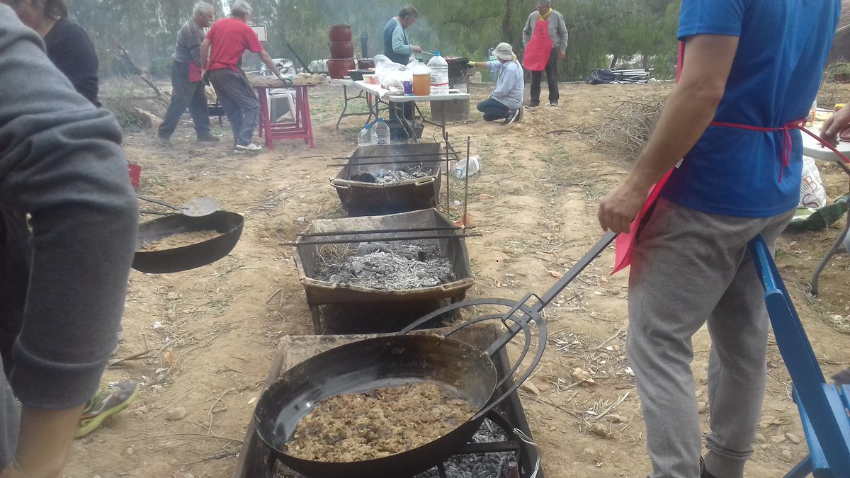 CrevillentATneu's tweet photo. 7a #calçotada i gatxamigada popular de #Crevillent. Moltes gràcies a totes i tots els que heu fet possible aquesta jornada a la nostra serra. Aquesta ha sigut la primera calçotada en la que hem col•laborat i esperem que hi siguen moltes mes. Seguim endavant! #ateneu #FemPoble https://t.co/zEK2HWNb8L