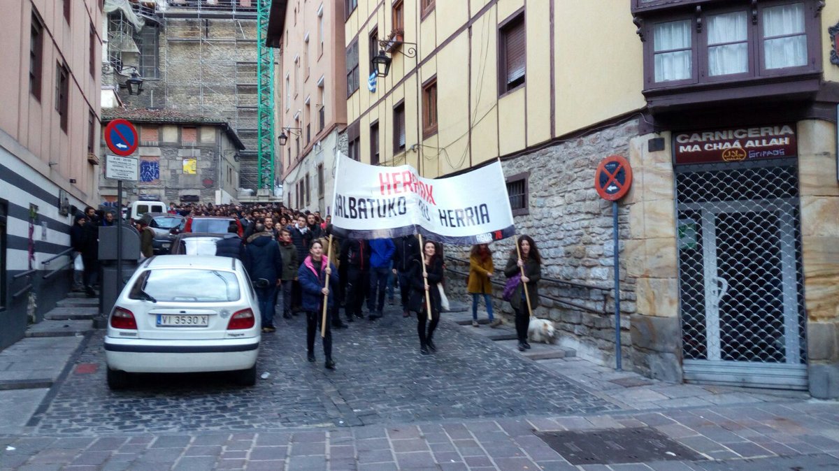 halabedi's tweet photo. Hasi da @agur78-ren Gazte Blokea, Martxoaren 3ko plazako omenaldiarekin bat egiteko https://t.co/ymXrCP9oyZ https://t.co/HhToFxnjXv