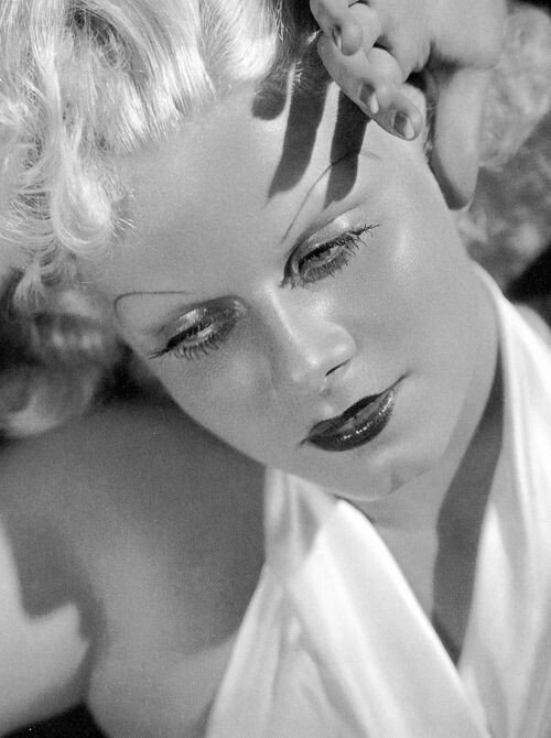Born on this day 107 years ago: Depression-era platinum blonde bombshell Jean Harlow (3 March 1911 – 7 June 1937, real name: Harlean Carpenter). Photo by George Hurrell, 1933  #JeanHarlow #glamour #platinumblonde #GeorgeHurrell #HollywoodScandal #HollywoodBabylon #retro