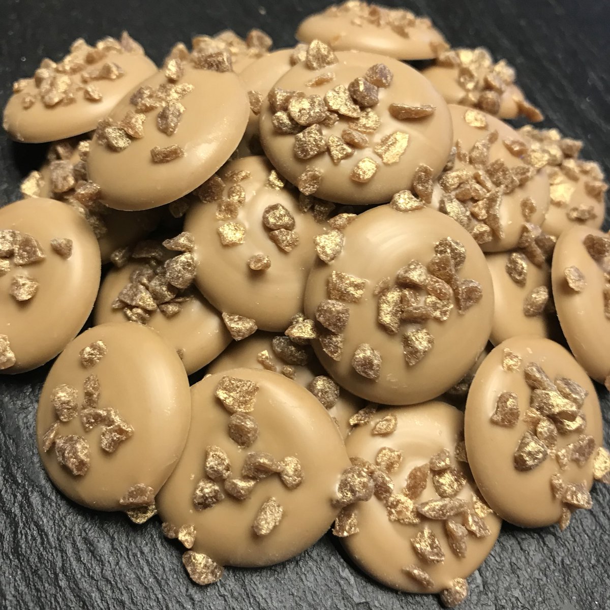 Who said chocolate buttons are for kids! Caramel buttons using @CacaoBarry_ENG Caramel Zephyr chocolate with golden salted caramel pieces. Adults only please 😁 #chocolatebuttons #chocolate #chocolatier #handmade #artisan #caramel #saltedcaramel #gold