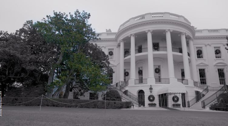 #Breaking Law enforcement: Man shot himself outside White House bit.ly/2FPlXfO https://t.co/EYiMEcURCE