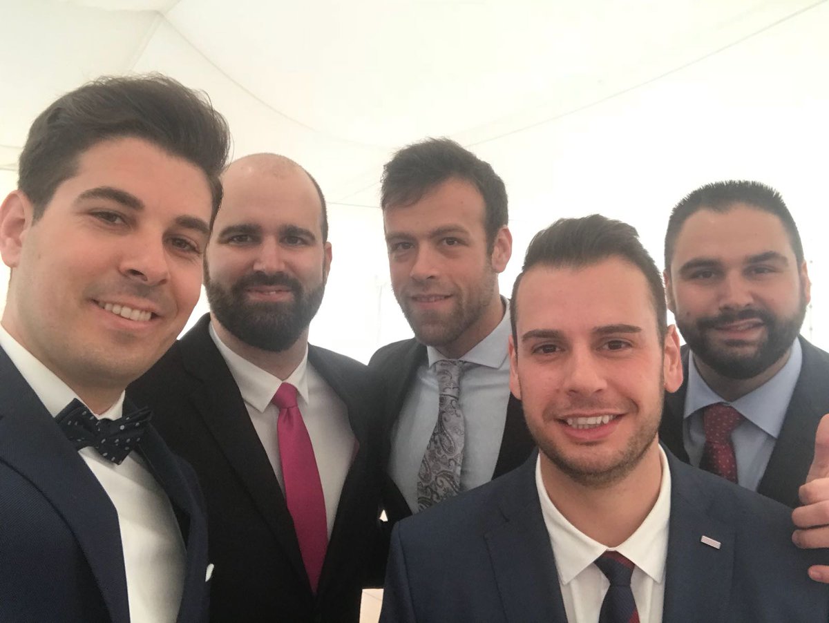 #EnPanaderoDesconocido Nosotros estamos teóricamente en su boda.