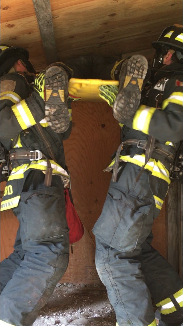 VictoriaFire730's tweet photo. 1/2, Day 2 of Survival Tactics And RIT Training at the CFB Esquimalt USAR facility. Members went through scenarios of rescuing trapped/injured fire fighters using the techniques practiced on day one. #FFsurvival #yyj https://t.co/c9XrdlAjan