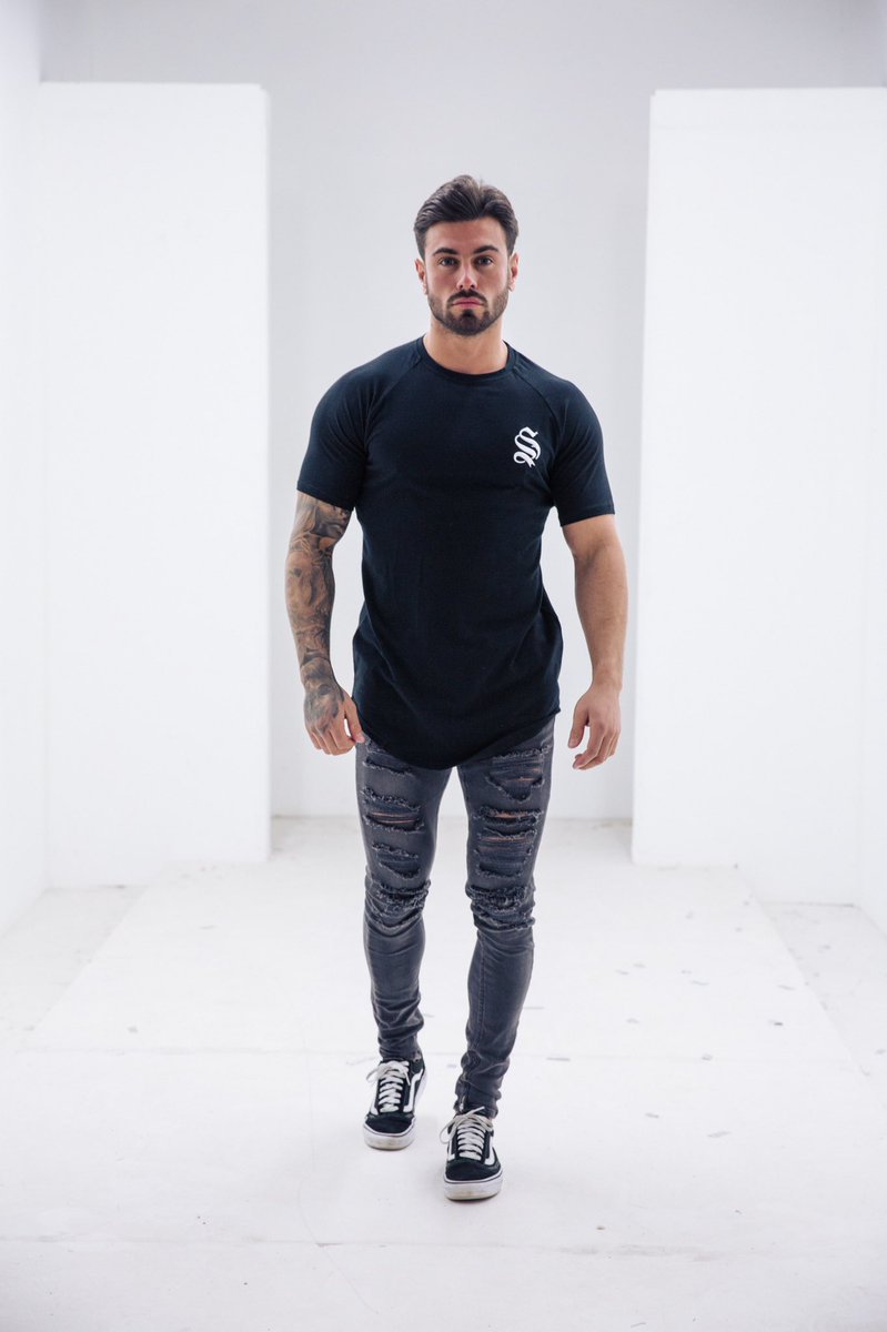 First 2 customers to use the code SIN10 when purchasing at Sinners Attire Core T-Shirt Get it for just £10 eliteattire.co.uk/product-tag/si… 🔥🔥