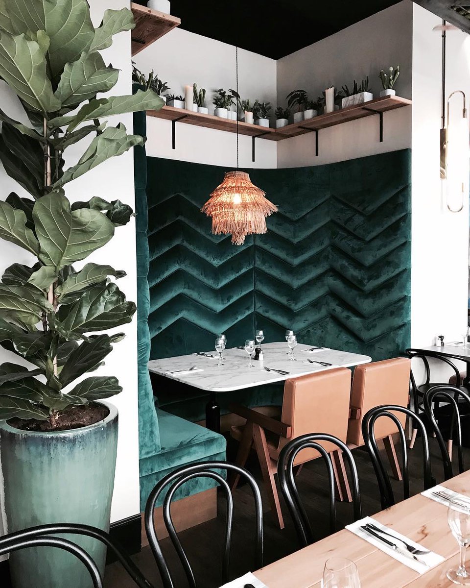 Zmirov's tweet photo. Situé à République, Mon Coco Paris est la nouvelle adresse pour se régaler dans un lieu à la décoration chaleureuse et végétale #foodlovers #MonCoco #ZmirovCommunication #RP
📷 : @into_yourcloset https://t.co/JfwkBoJUvN