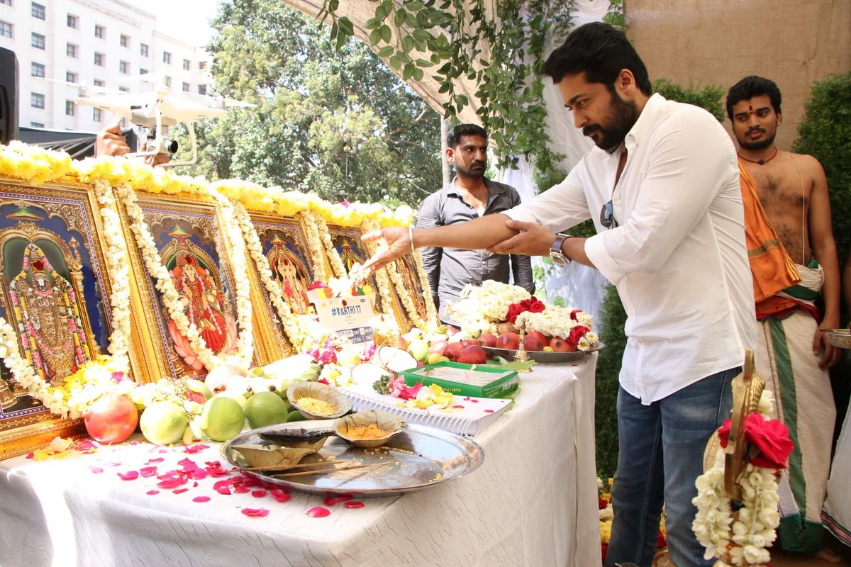 Sreekanth0Tvm's tweet image. . @Karthi_Offl , @Suriya_offl , #Sivakumar Sir, @Rakulpreet and other celebs at #Karthi17 Pooja.
@rajsekarpandian @AKSFWA1 @venkatvnt