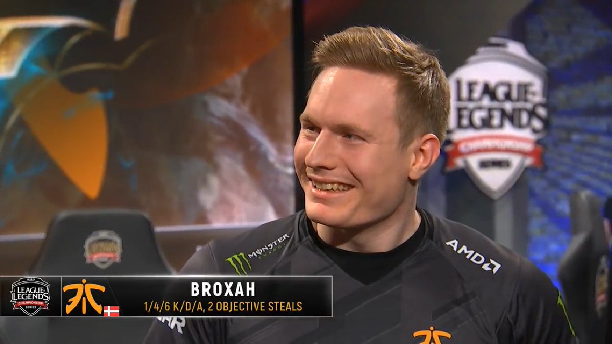 Vasha_Vamp's tweet image. หน้าบานเลยนะคะพ่อหนุ่ม 55555555 #Broxah #Fnatic #FNCWIN #EULCS