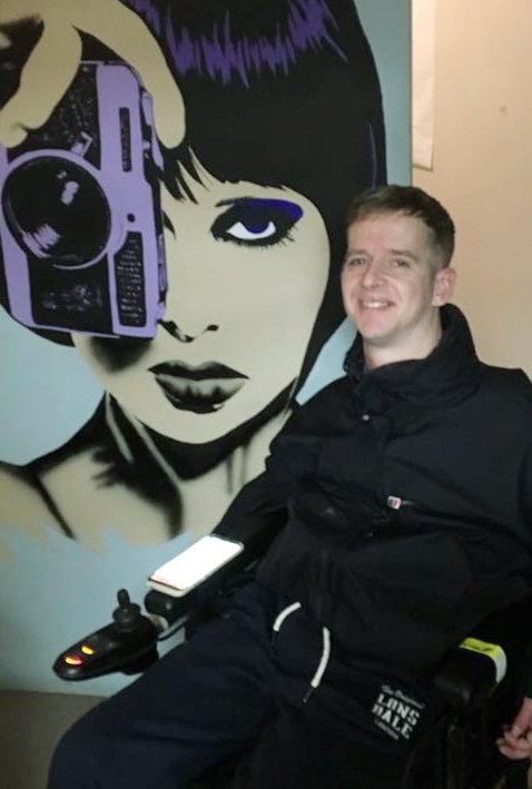 benwimbushSCORD's tweet photo. Haircut by Leo @Hazel2502 who has done his best to turn me into Thomas Shelby Thanks to all the stylist for giving up their time & skills to help me fund a powerchair that doesn't cause #extremepain #pressuresores #wheelchairuser #SpinalCordInjury #tetraplegic #Blueberrybangs https://t.co/9ArgHdt4jh