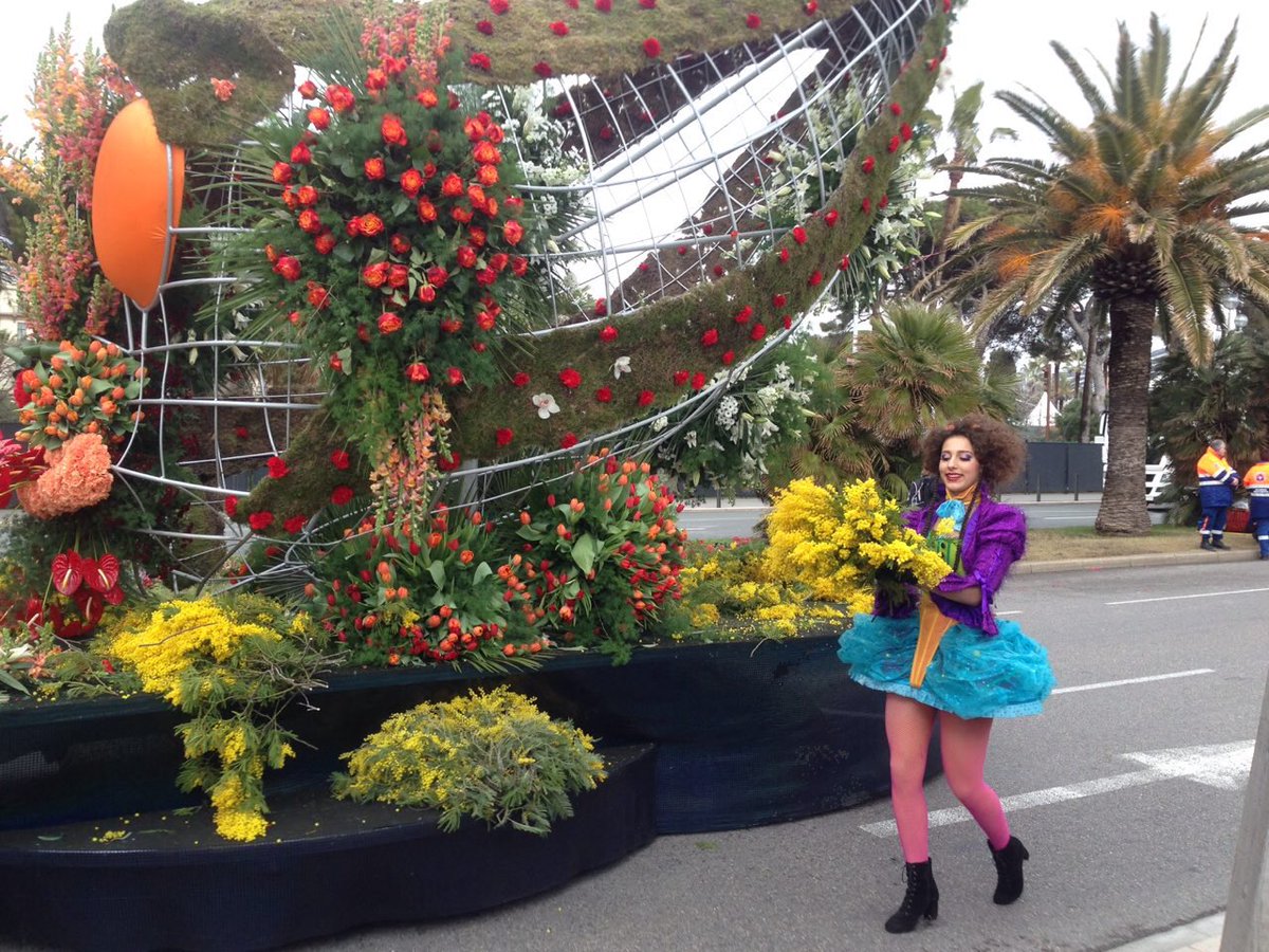 indolilas's tweet photo. Le @nice_carnaval est dans le thème d’@indochinetwitt ! Vive la galaxie! Très beau carnaval! #carnaval #fleurs #batailledesfleurs #nice #week #family @nicolasirkis @oLidESaT_ https://t.co/Ko9jiHCi2U