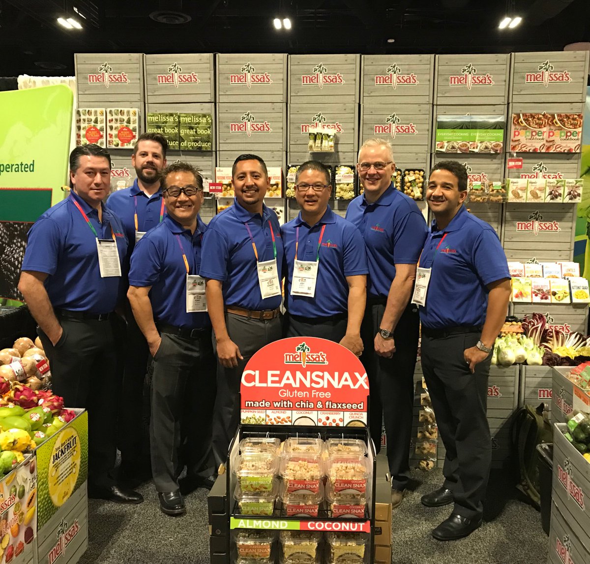 MelissasProduce's tweet photo. Team Melissa’s representing at the 2018 SE @ProduceCouncil in FL. Do you recognize and of these handsome faces? 🍇🍍🌶🍊 #SEPCSouthernExposure #sepc2018 https://t.co/JQ2NgxLZjY