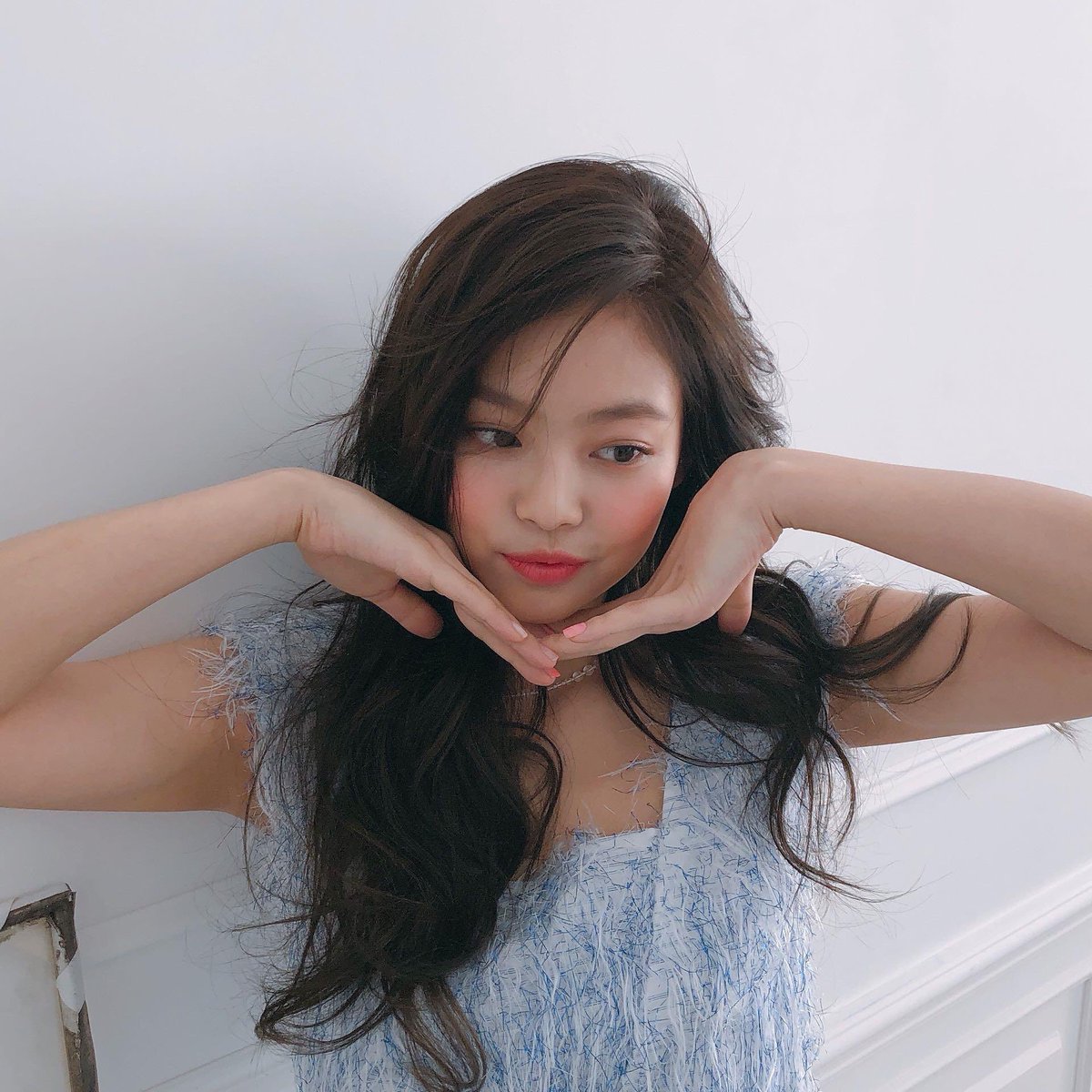 kpopgfmaterial's tweet photo. jennie • blackpink https://t.co/nfCHbMg173