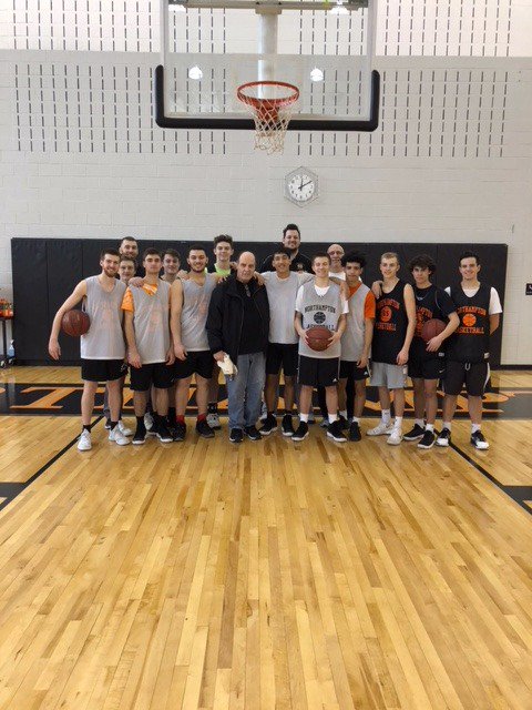KonkreteKids's tweet photo. A little pep talk before Monday's DXI BB Final.  @kkidsbasketball #Legend #Respect https://t.co/pd4N7wyoWC