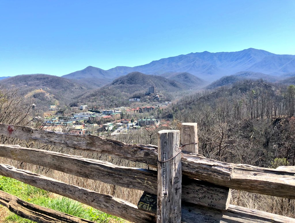 Happy Saturday from Gatlinburg! 👋🏻