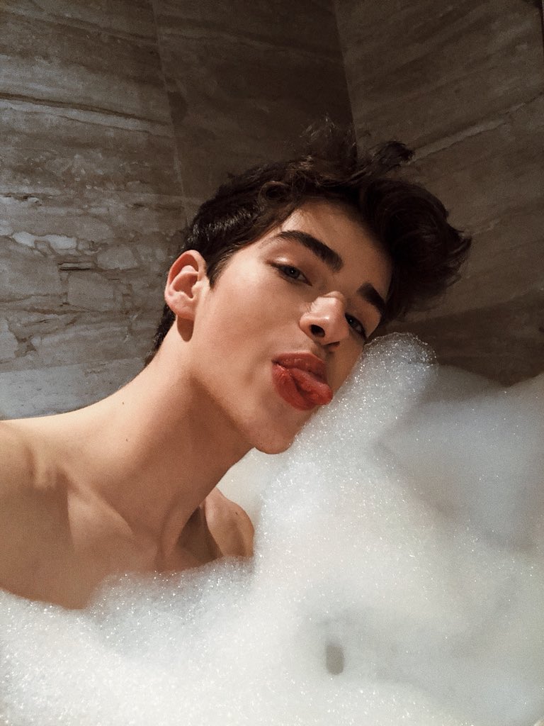 manuriosfdez tweet picture