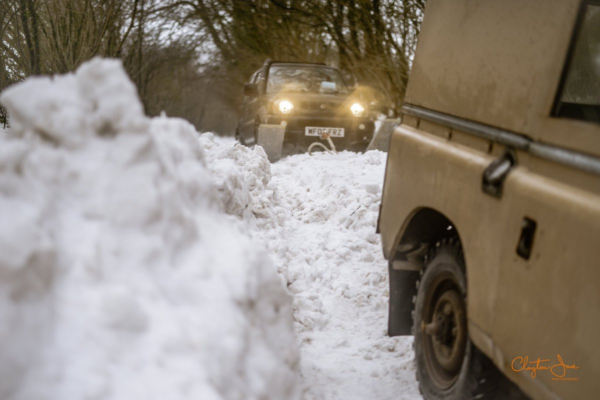CJphotos1's tweet photo. @CraigStoneUK @IntrotweetUK @designedbybird @visit_taunton @Calvertstaunton @QuantockFarmer @holnicoteNT @OutdoorFox @Quantockhills @LandRover_UK 1972 @BBCFarmingToday @FarmersGuardian coming to rescue #cartowed #snowstuck #snowday #lyderardhill #quantockhills https://t.co/FhHdtXGVzH