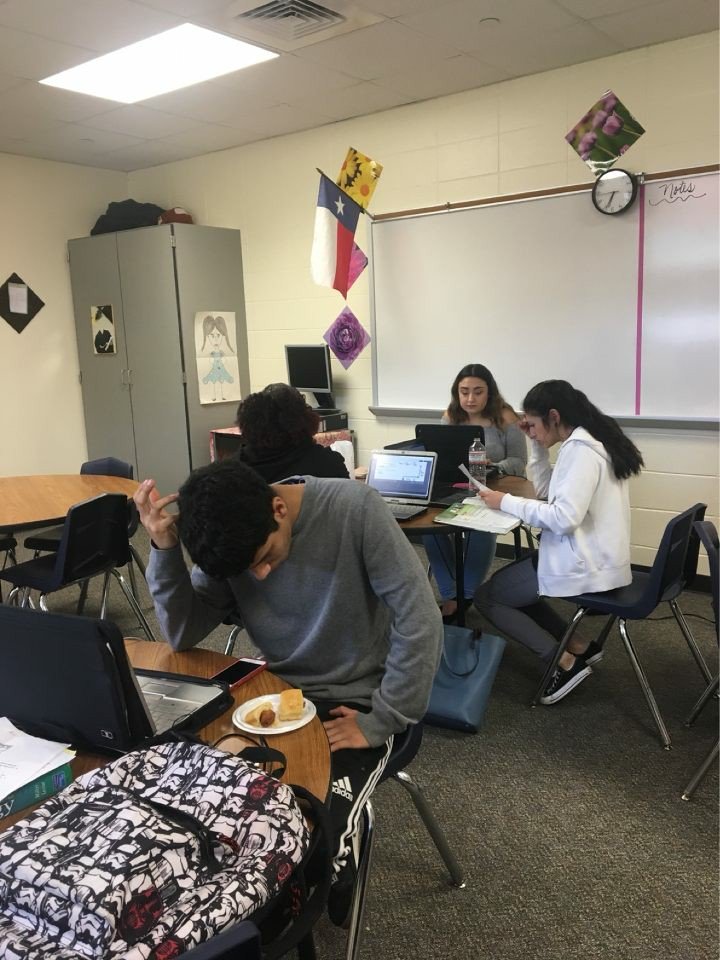 jenferrigno3's tweet photo. These KO2 kids are on fire today! They came up to school on Saturday to work because the are passionate about their #promise2purpose ! #oakem #allin @sassyginaramos @JLHinton14 https://t.co/WM0GTT9mMd