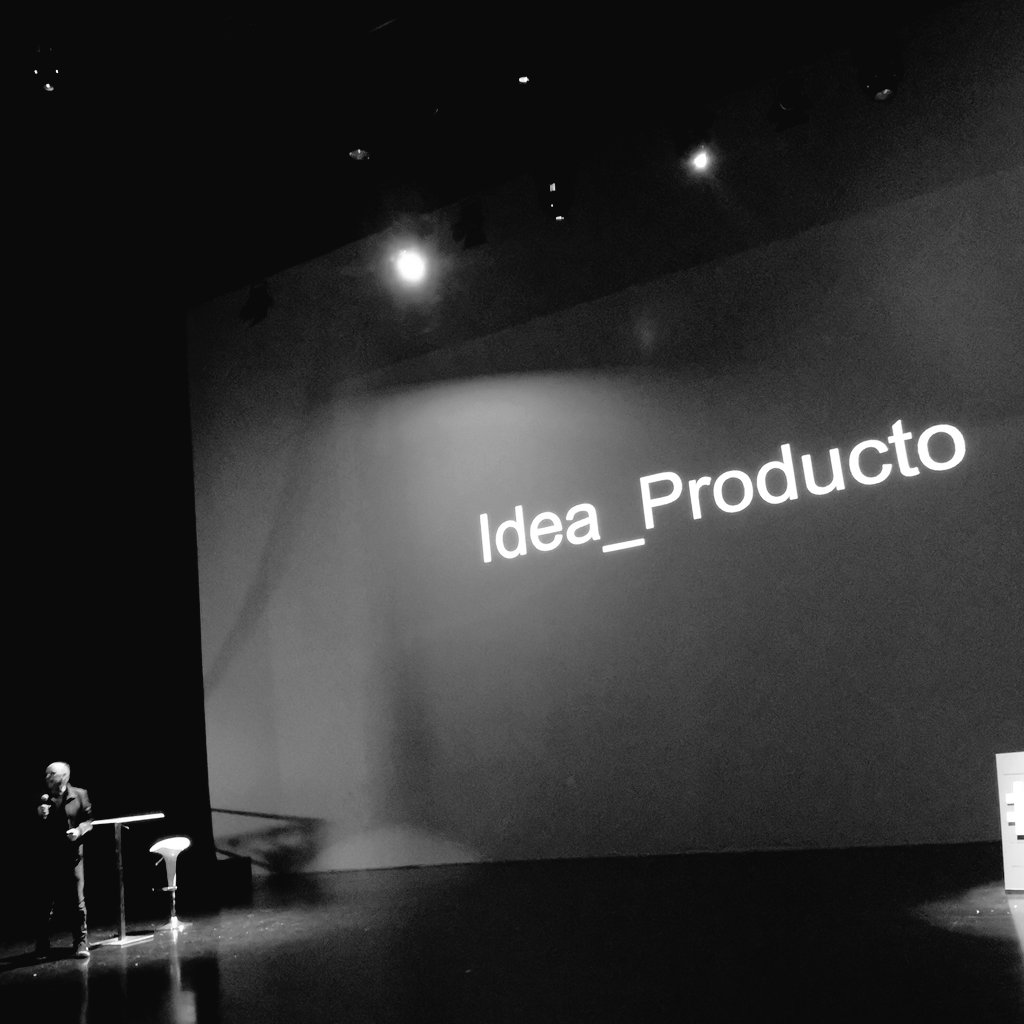 ImaginaAD's tweet photo. "Si no llega el trabajo de un producto, compongo". Así es #JorgePensi, diseñador de producto y músico. #6SCD @AEDISevilla https://t.co/rIBMd4x4N3