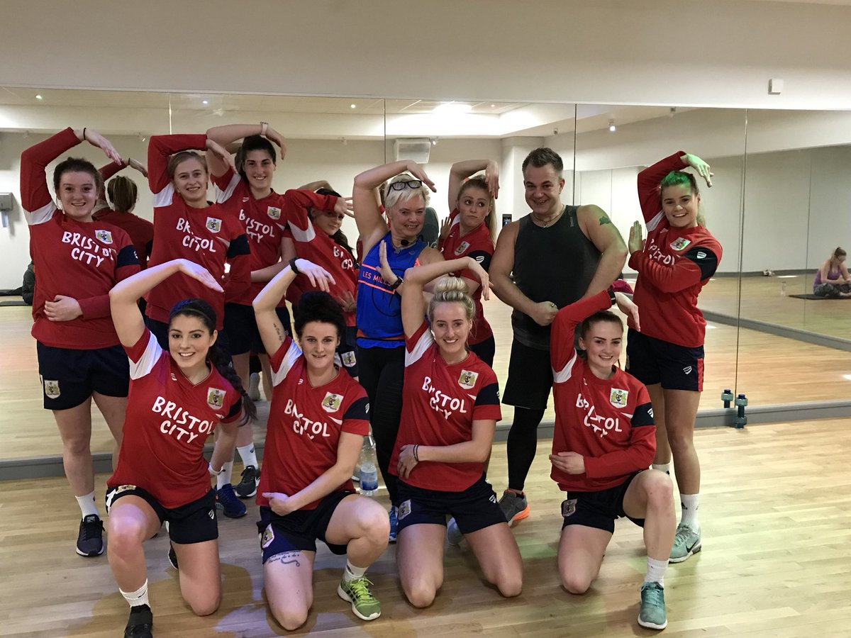 bristolcitywfc's tweet photo. Team takeover... Sick day at @dwfilton with the team. Can’t believe how bad @sophiebag96 was in the bodystep class😂 #pappose #nopitchnoproblem 💃🏼 https://t.co/RQtZeqpMXA