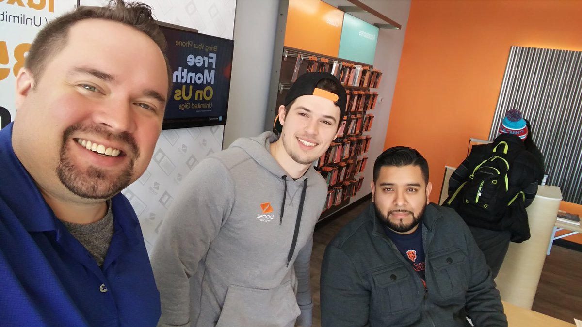 PedersonSprint's tweet image. Love Saturday floor selling, iPhone 6 32 GB only $49.99 with Boost!!!@Aleks_Boost