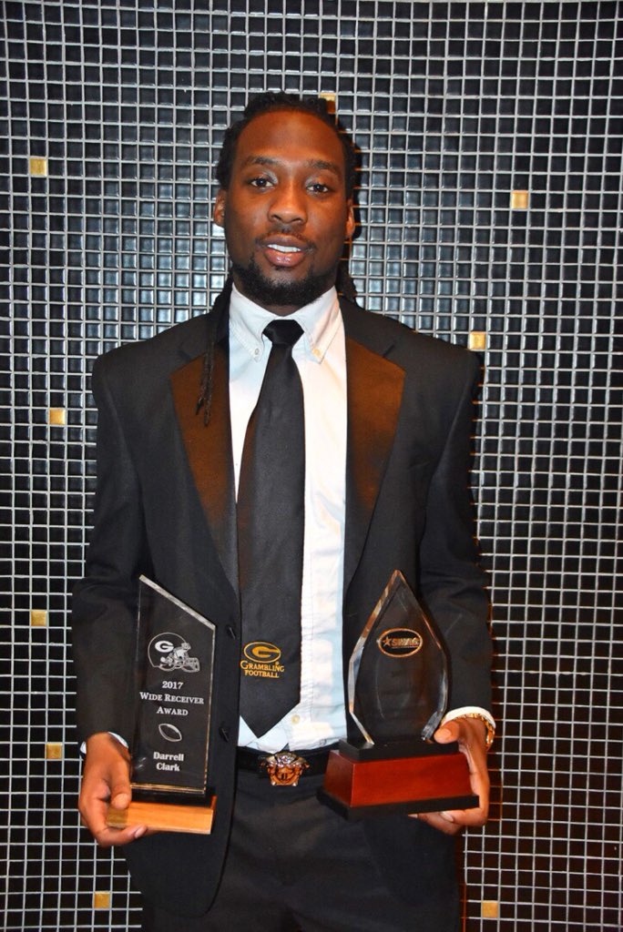 _deejay17th's tweet photo. Blessed Beyond Measures🙏🏽🏆💪🏾 #ReceiverAward #AllConferenceAward #Gramfam🐯 #RTDC #Sushi🍣 https://t.co/KsFMzXDF2e