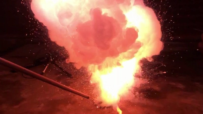 SounDoer's tweet photo. Recorded some powder and fuse sound effects in Spring Festival. #SDOR SFX# Powder &amp; Fuse https://t.co/KptX1Ssu7r https://t.co/uTsdq8FGbe
