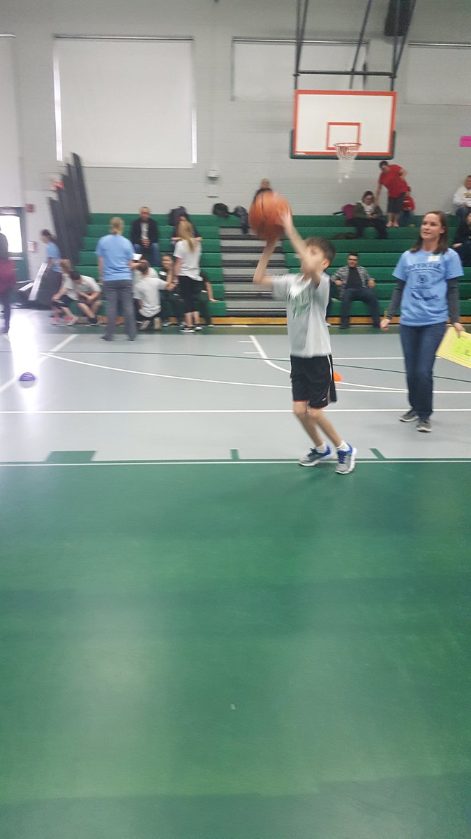 HazletUnified's tweet photo. Hazlet is showing off their basketball skills! https://t.co/KYZoJFcPQh
