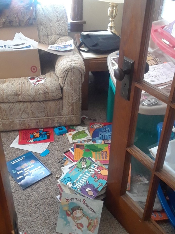 ValyriaWCiO's tweet image. Day-to-day doesn't stop even during con prep weekends. #sendcaffiene #twokids4xthemess #smallbusinessfun