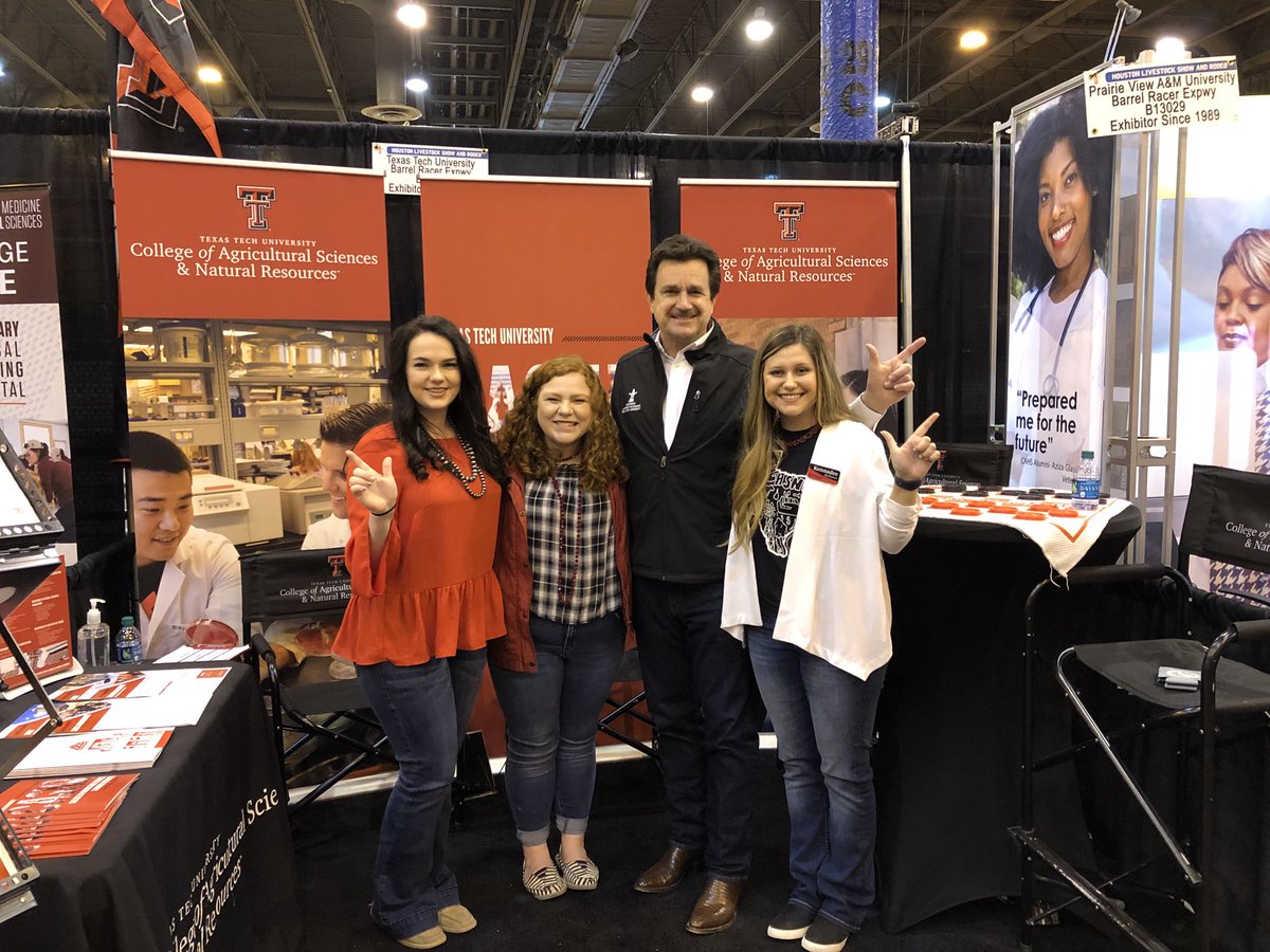 TTUDAVISCOLLEGE's tweet photo. President Schovanec stopped by to visit our booth at the Houston Livestock Show and Rodeo for TTU Day at the Rodeo. #hlsr2018 #raiderroadshow #ttucasnr #ttu #rodeohouston https://t.co/8MTR0HCq9J