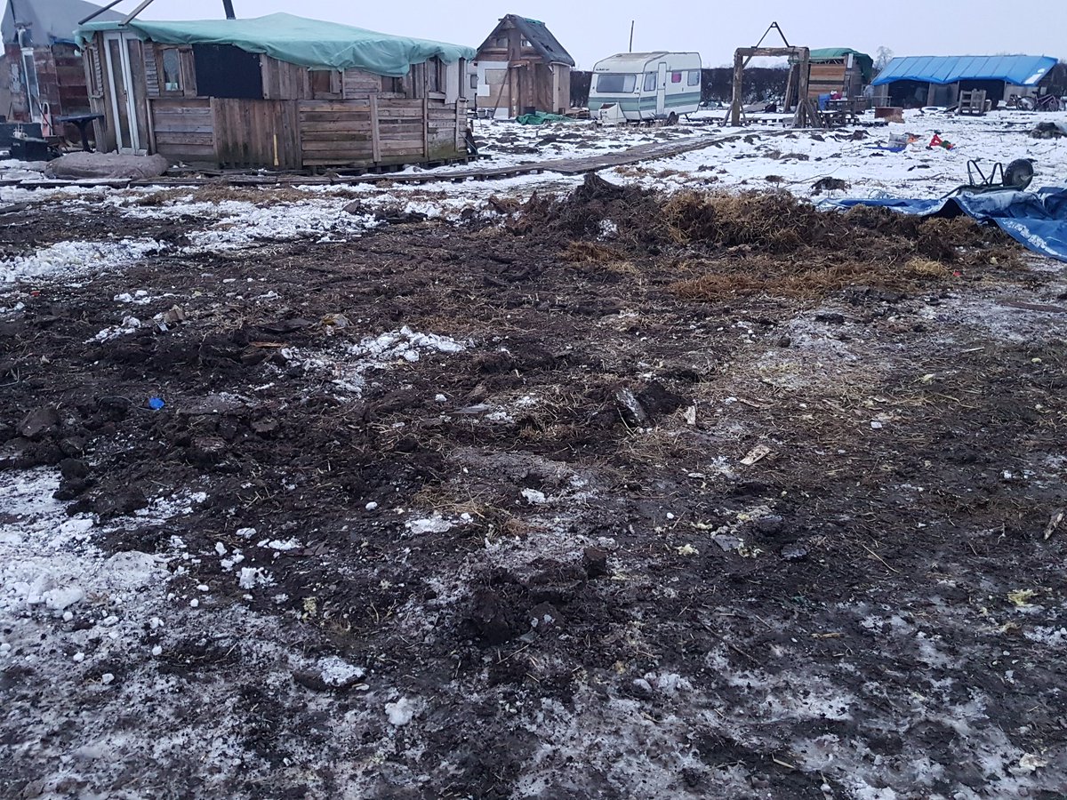 The site that, until a few hours ago,  was the 'Solidarity Saloon' at Kirby Misperton Protection Camp ... any help that anyone can offer, over the next three weeks, return the field to it's former glory, would be greatly appreciated. 😊