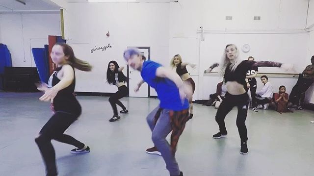brendonhansford's tweet photo. My choreography to #yonce by @beyonce taught in my @loverudeye Urban Commercial Class at @pineappledancestudios
.
Dancers: @monique98x @yiotatheo_dance @kylie_sud186 @giovanabraia @Jenniferhenriksson
.
#dancer #dancing #instadance #dancers #choreography … https://t.co/hCcgtYqrZe https://t.co/yBVMtuO15D