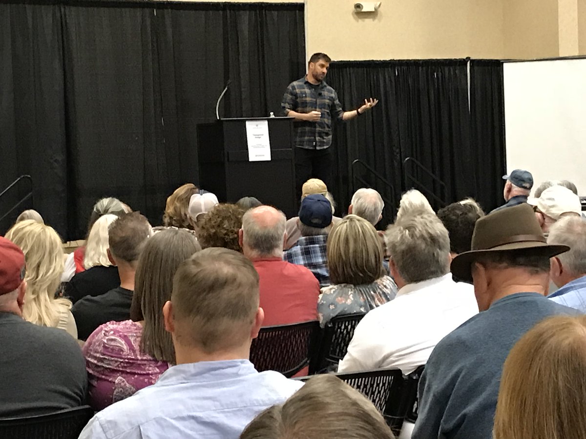 Full house for Mark Bowe and Karen Tillery!

Barnwood Builders 

#LetInspirationBloom #BHRturns30