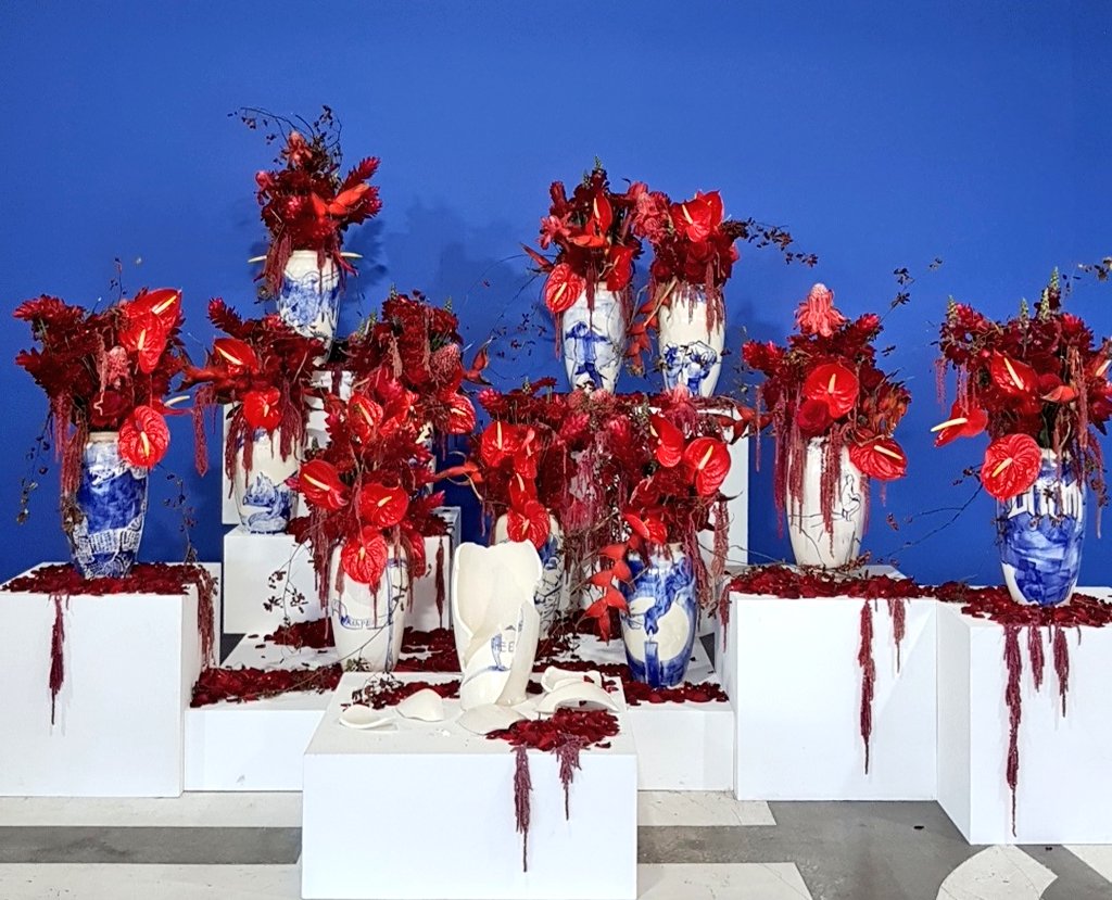 ¡Resultado final!
¡Gracias <a href="/lalonjamx/">La Lonja MX</a> !

Jarrones de <a href="/castromarcos/">𝗫 𝗡𝗼𝘁𝗶𝗳𝗶𝗰𝗮𝘁𝗶𝗼𝗻</a> (artista representado por nuestra galería) y flores de <a href="/florescosmos/">flores cosmos</a>