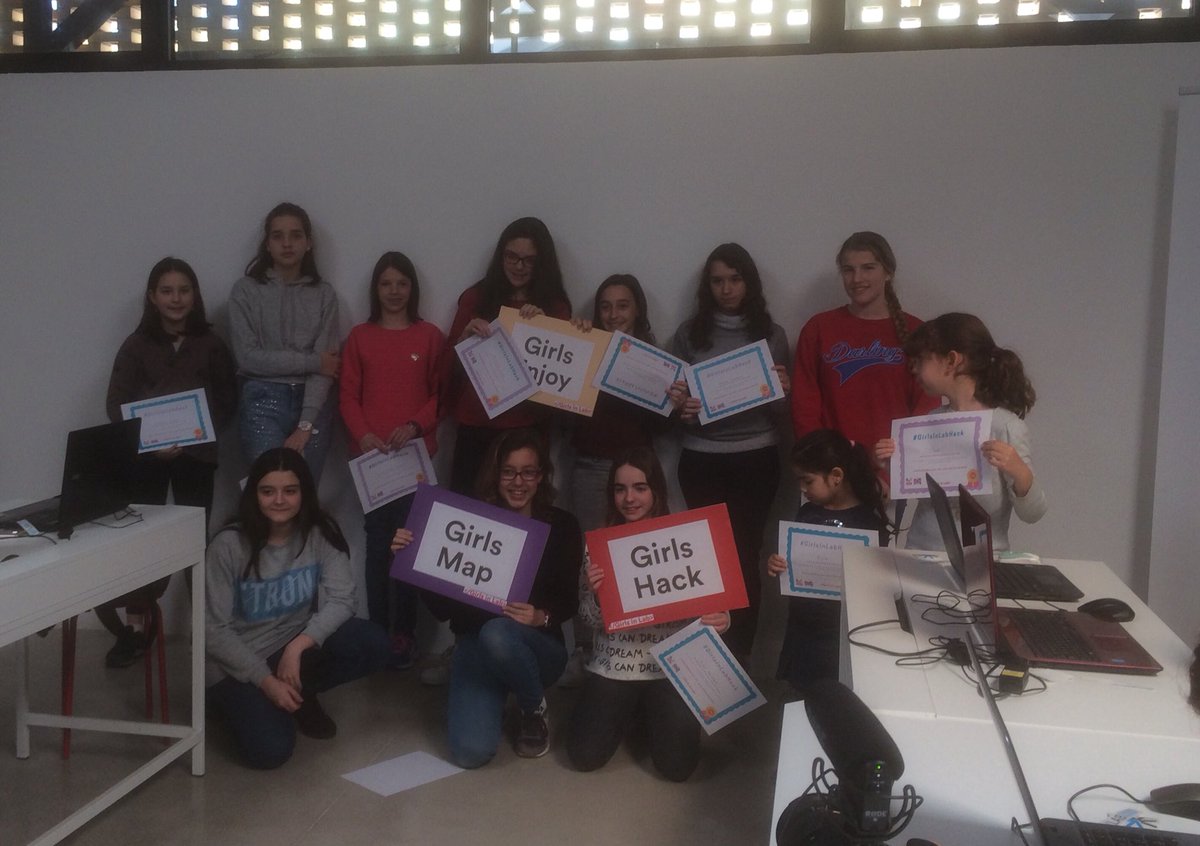 MonicaFook's tweet photo. Hoy en la #GirlsInLabHack todas hemos sido #techies creando #videojuegos con #stencyl y lo hemos pasado en grande! 👩💻👩🏻💻👩🏽💻🥐🍩🥛🎮
Los cambios sociales se trabajan y cuantas más niñas sean inspiradas habrá más mujeres cambiando la tendencia en las #tic. 💪💪💪
#STEM https://t.co/EY6bx1bqDY