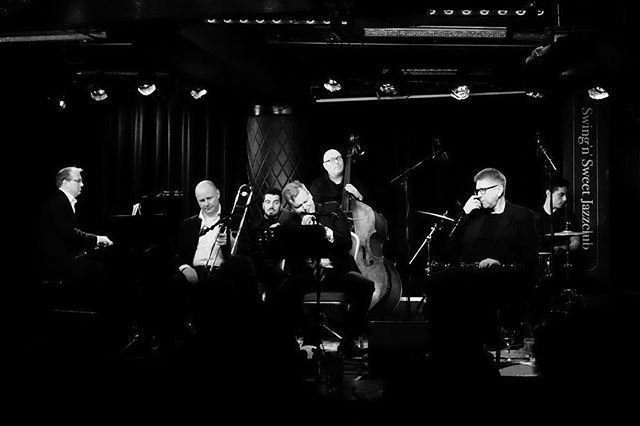 OleHess's tweet image. #swingnsweetjazzclub #olebullscene #bergen #hansmariusandersen #amateurphotography #jazz ift.tt/2FjWehG