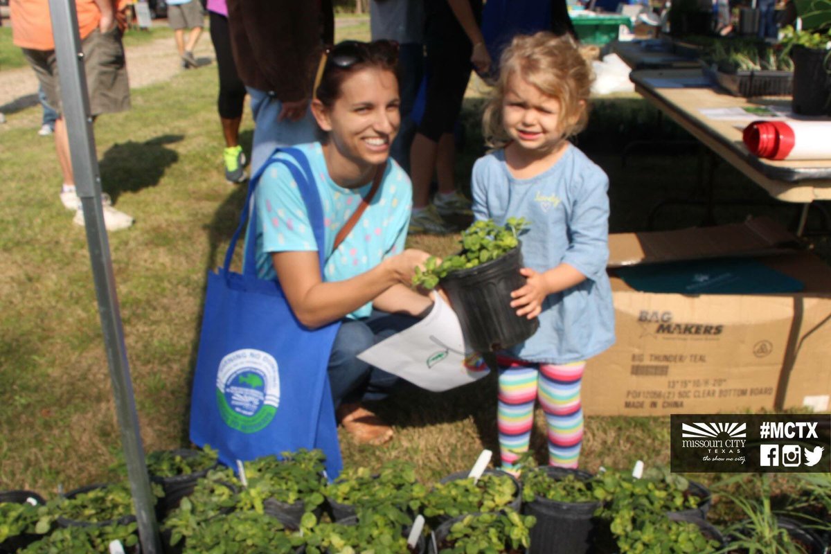 MissouriCityTX's tweet photo. Thanks to residents who joined the #showMeCity in partnership with Missouri City Green at the Third Annual Edible Earth Fest! https://t.co/weGlNJhIvd