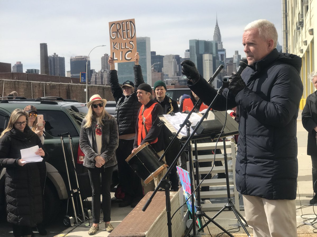 JimmyVanBramer's tweet photo. I will always stand with the people I represent. Great to join the #LIC community on 44th Drive to fight for our public land. https://t.co/QfmbTwlwAh