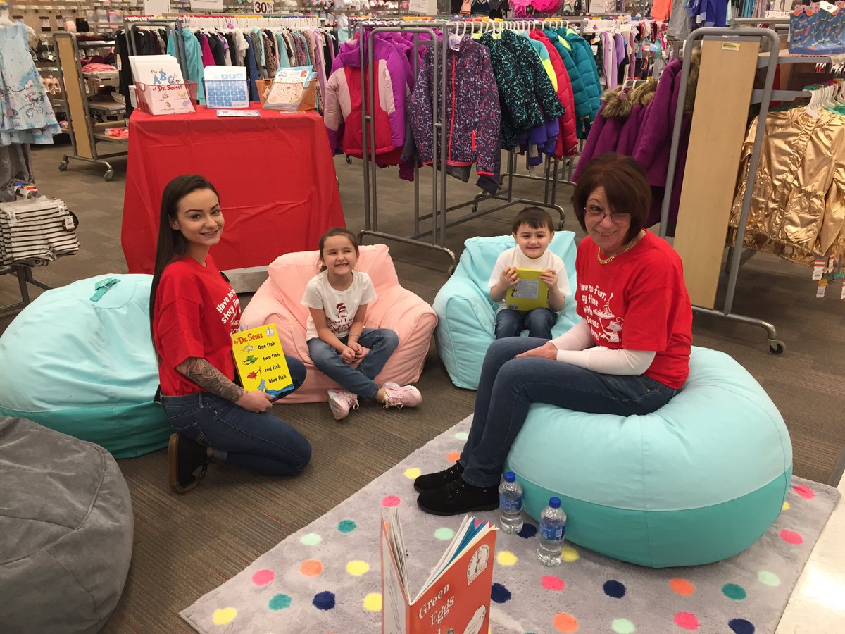 y_moritz's tweet photo. Having a great time with the Dr. Seuss Read-Along Event! Thank you Team Member Linda &amp; Brianna for an amazing job! 📕❤️ #drseuss #happybirthdaydrseuss #readalong #kidsevent #T1948 #oneteamonedream https://t.co/05sLlYGWec