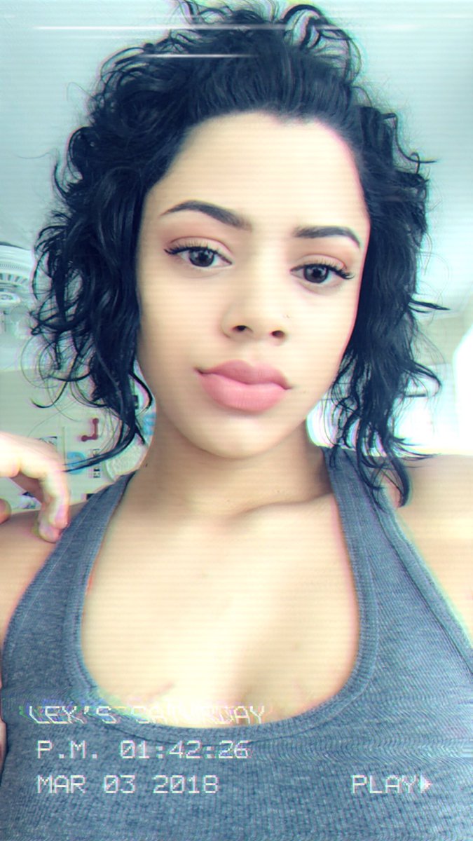 alexisbrehanna's tweet image. #awkwardhand