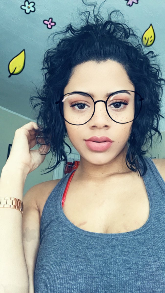 alexisbrehanna's tweet image. #awkwardhand