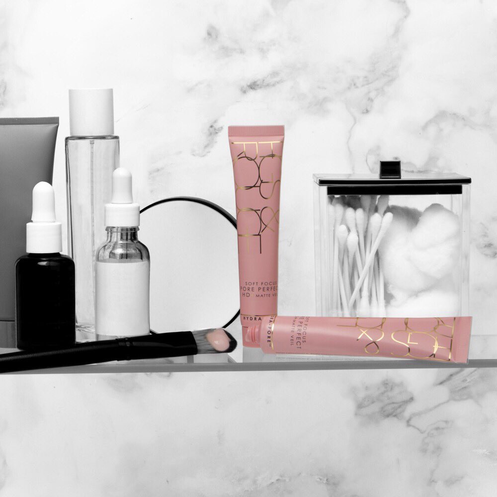 We’re smoothing away imperfections this month with <a href="/figsandrougeuk/">F I G S   &   R O U G E</a> ‘s Primer for a gorgeous complexion. #GLOSSYBeauty