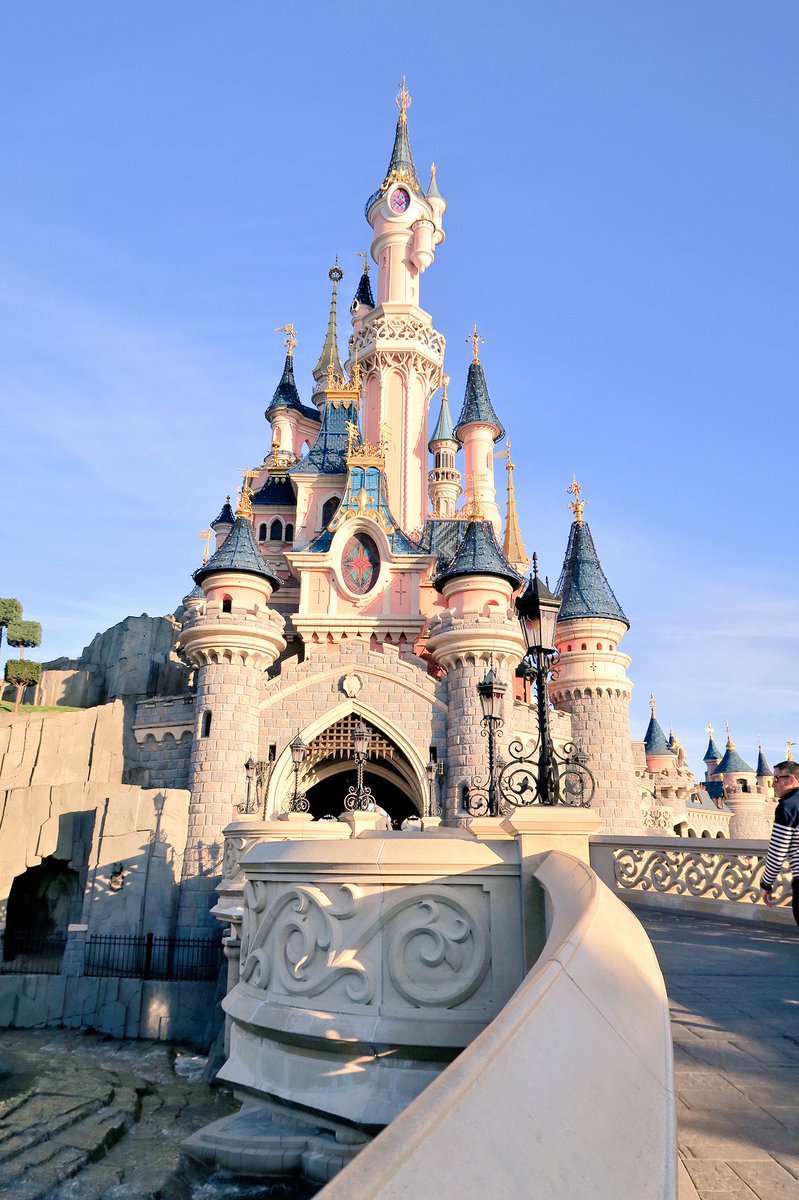 sfullofsugar21's tweet photo. Did you see our latest vlog? https://t.co/2l3vbyAXvq #dlp #disneywithfriends #disneylandparisvlog @DisneyParis_EN https://t.co/ghU6IyX2RG