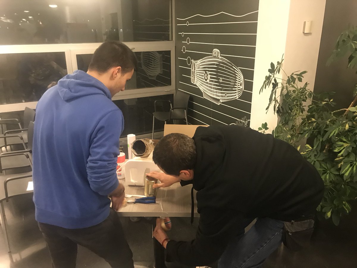 LimonadaBF's tweet photo. Últimas correcciones antes de terminar #hackathongi https://t.co/kExOVPqyR0