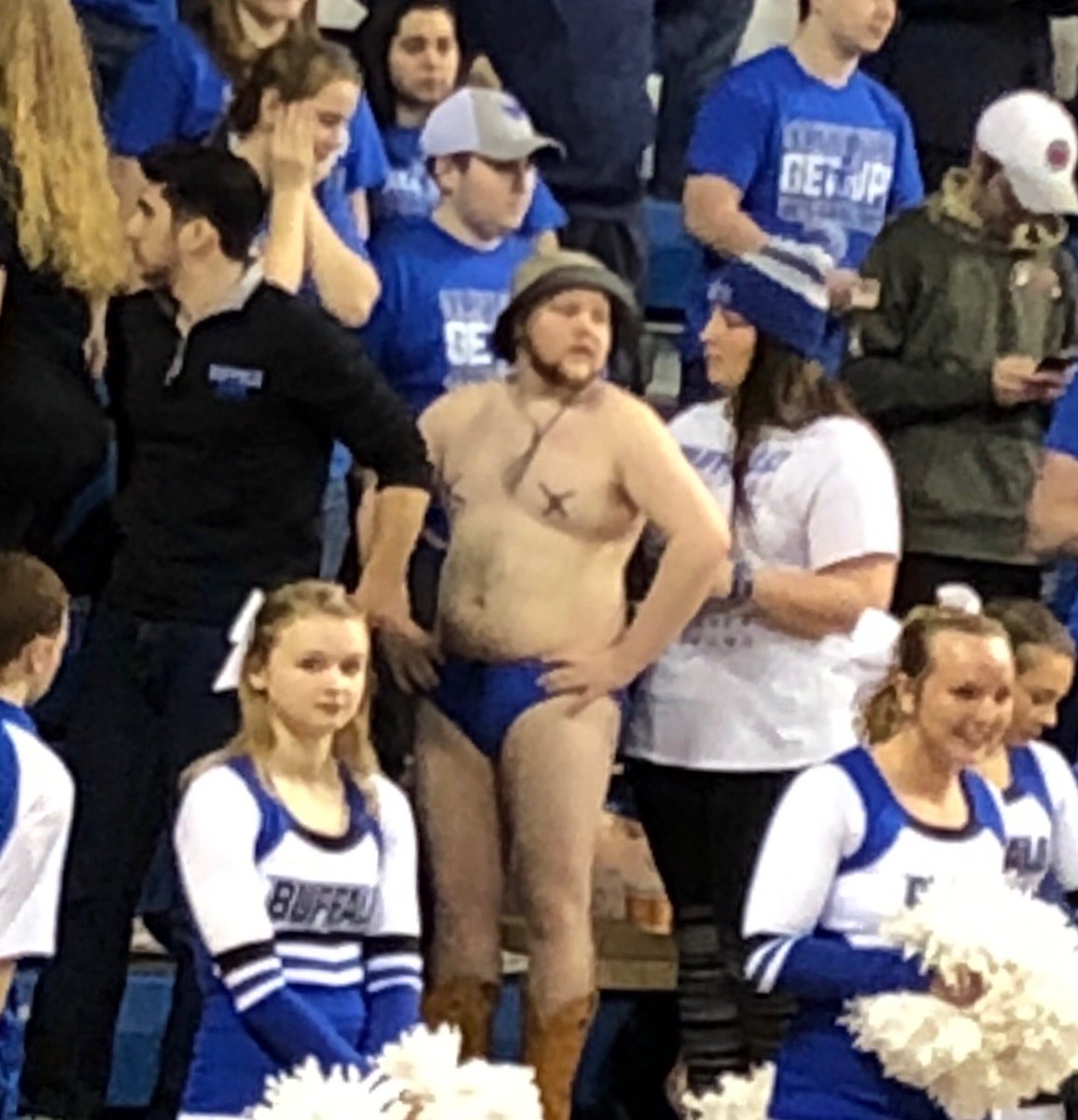 pastel Ondartet entanglement Jacquie Walker on Twitter: "With #UB Naked Guy here in his Speedo... you  know it's going to be a great game! @UBwomenshoops #UBhornsUP #lasthomegame  https://t.co/DiH3bPfz2q" / Twitter