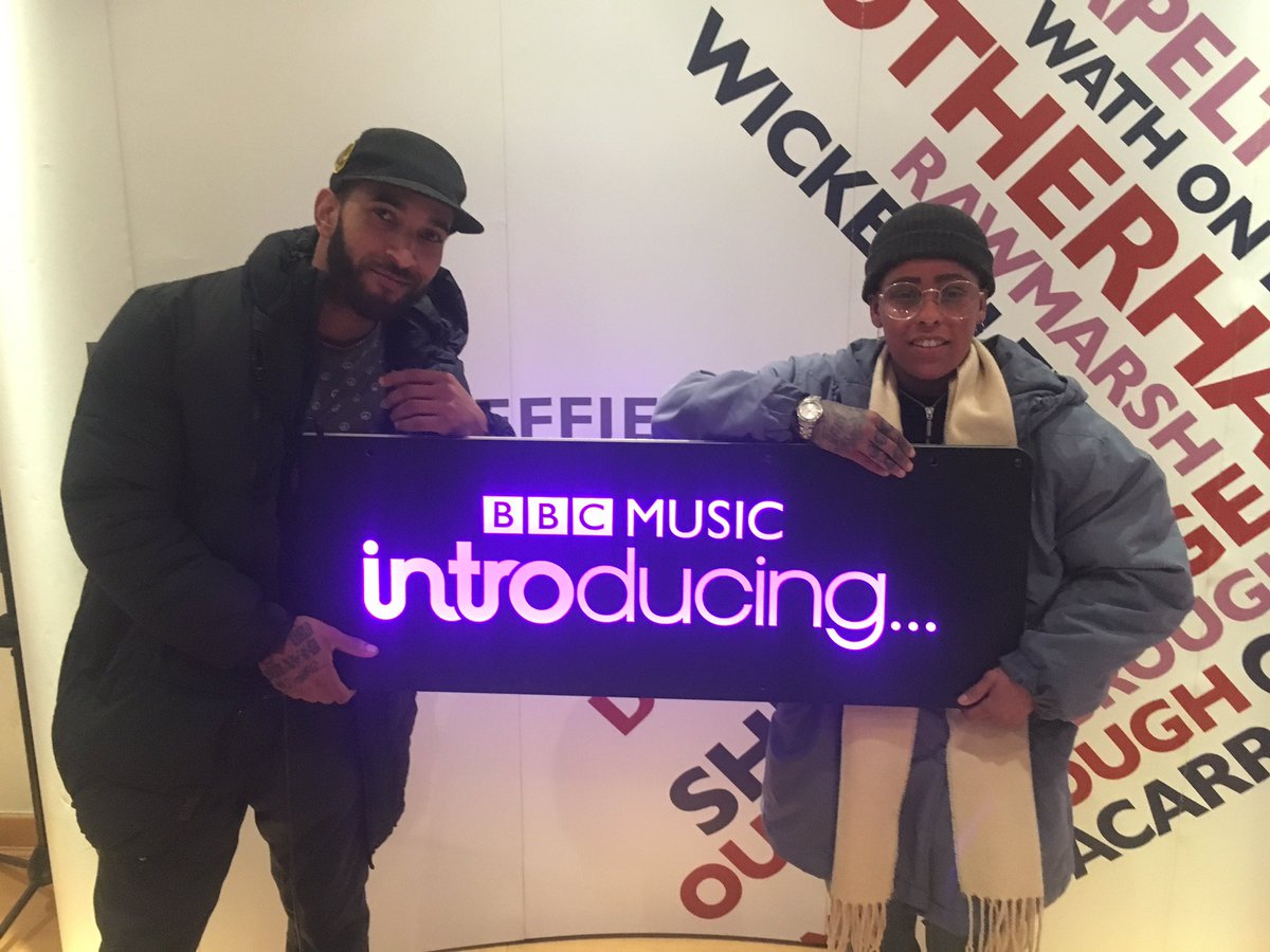 BBCIntroSheff's tweet photo. Tonight! An awesome session from InaVibe and catch up with Christian ⚡️

Plus lots of new music from the uploader 🎸🎸🎸

Tune in at 8pm 👉 https://t.co/GN1Zv1PHcB https://t.co/5s6MkL0jNg