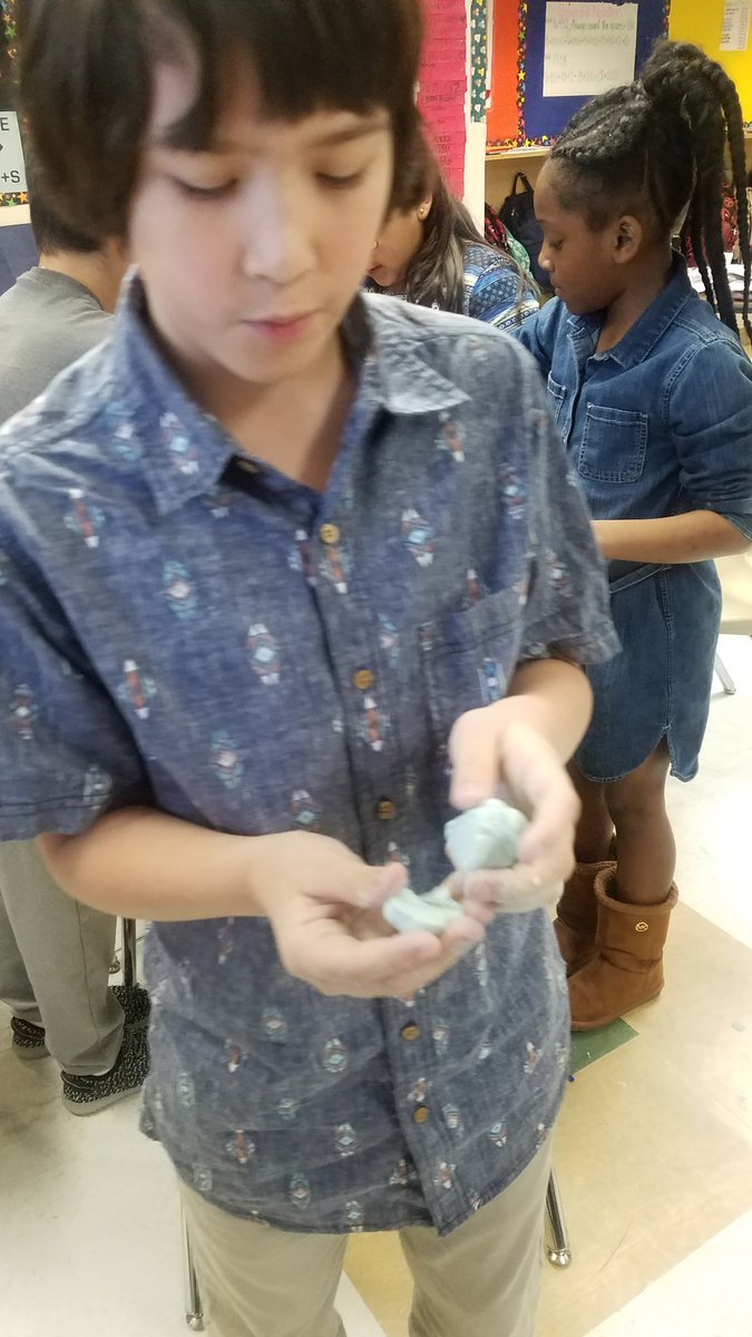 Rockinroom52's tweet photo. From solid to liquid, liquid to solid #BartholomewOobleck #stemchallenge #science #mathmeasurement #DrSuessDay #Mesq4th #gallowaylife https://t.co/w66XfOEbJK