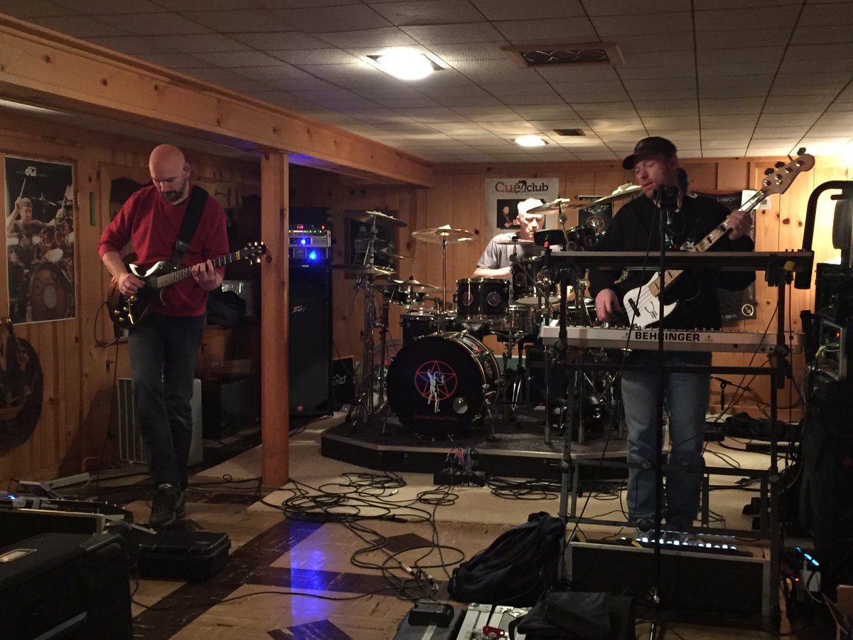 RushTributeProj's tweet photo. A view through the camera eye, while dialing in The Camera Eye for TheRushTributeProject show @cueclubofwi March 17th 9pm https://t.co/EHQcEerUVj