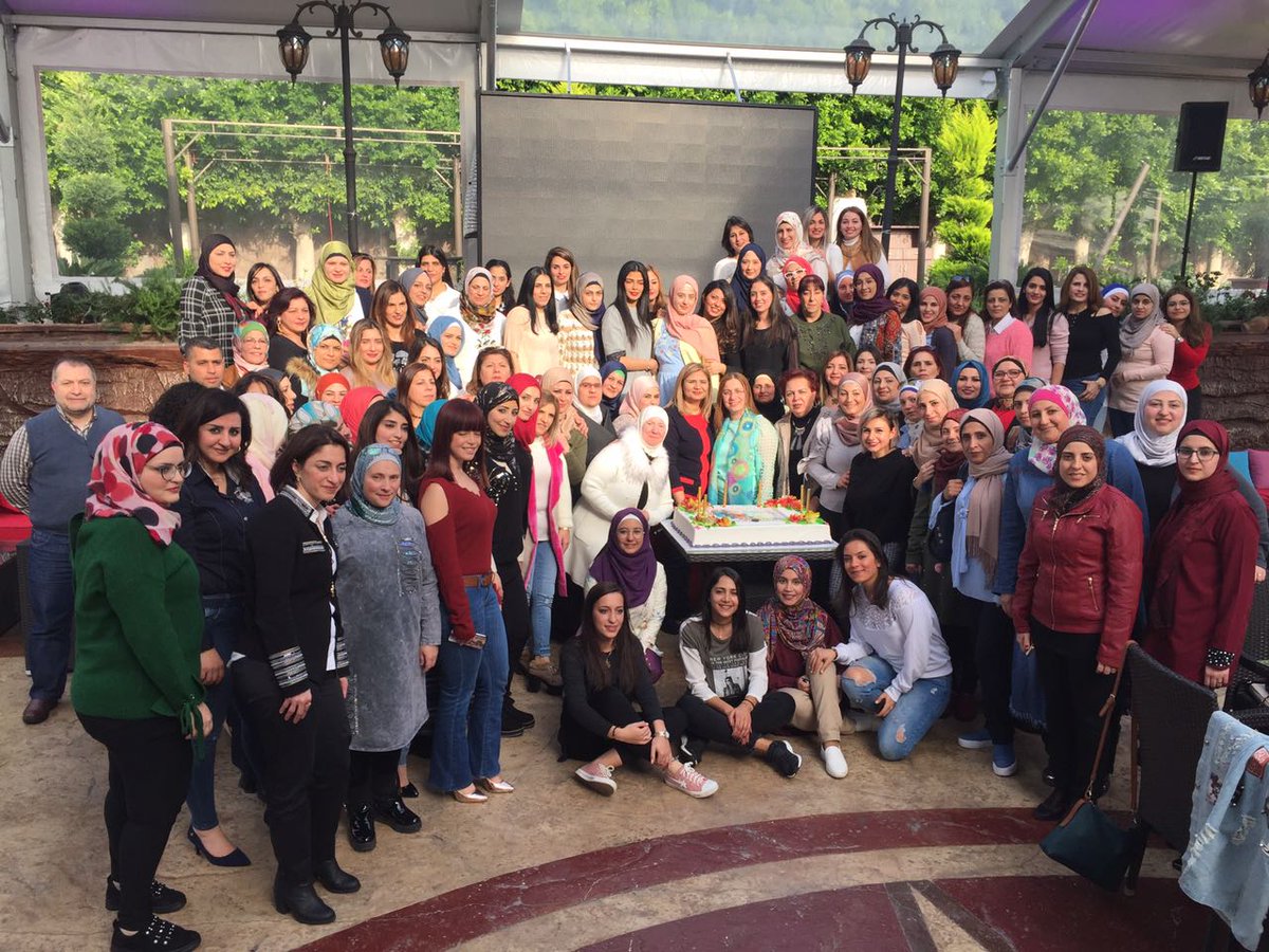 تحية تقدير وإجلال إلى من أجزل بعطائه....
إلى من أعطى من نبعه الدافق وقلبه الكبير...
في عيدك أيها المعلم يقف التكريم عاجزا حائرا...
كل الحب والود والوفاء إليك يا صانع الأجيال ...
#عيد_معلم_سعيد
#أسرة_دوحة_المقاصد
@DawhaHighSchool