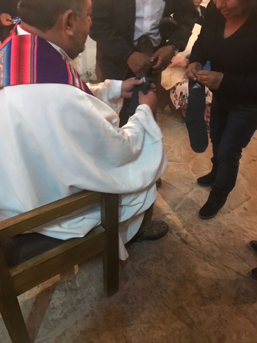 SantuAyquina's tweet photo. El cambio de Parroquia de Chiu Chiu a Calama para el Padre Patricio, tiene como signo el cambio de Chalas a Zapatos. Del Pueblo a la Ciudad... https://t.co/rqrwM77ExV